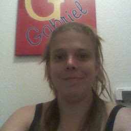 Amy Singleton Photo 27