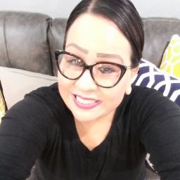 Elsa Gonzales Photo 12