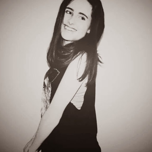 Julia Velasquez Photo 21