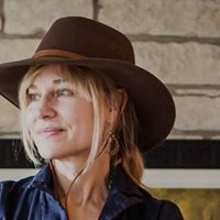 Elizabeth Crook Photo 18