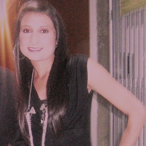 Lina Gomez Photo 9