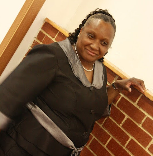 Sandra Snow Photo 32