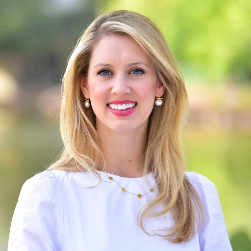 Elizabeth Gay Photo 32