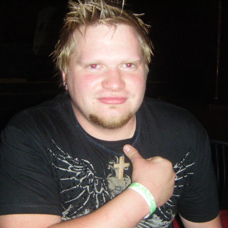 Simon Jones Photo 19