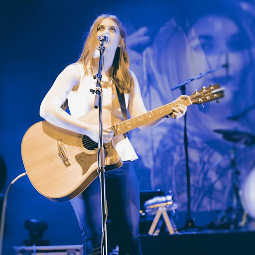 Amy Rayner Photo 11