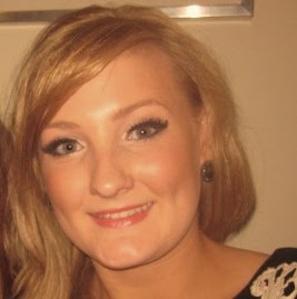 Anna Hutton Photo 14