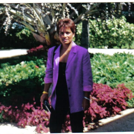 Laura Contreras Photo 38