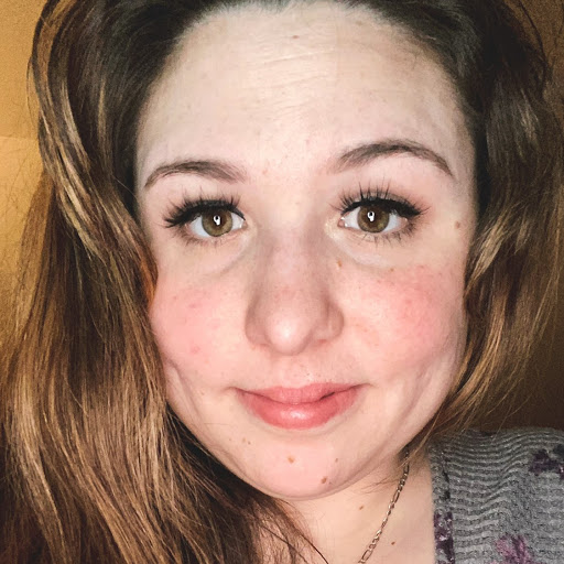 Elizabeth Caputo Photo 23