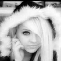 Stephanie Summers Photo 39
