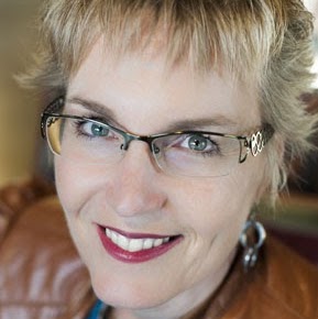 Elizabeth Marks Photo 32
