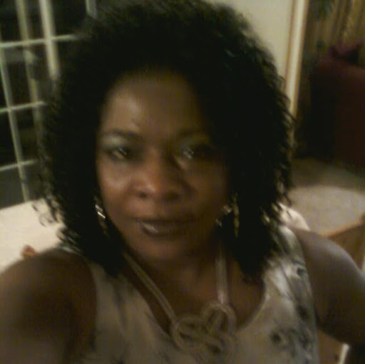 Laura Lyles Photo 33