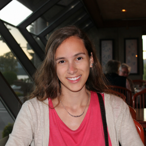 Julianna Lewis Photo 8