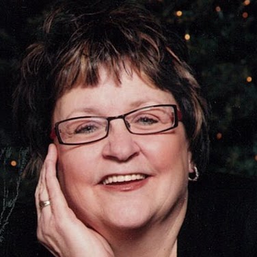 Kathleen Lowe Photo 41