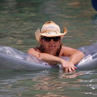 Jennifer Carmichael Photo 22