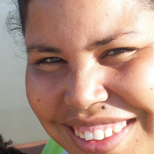Claudia Santos Photo 31