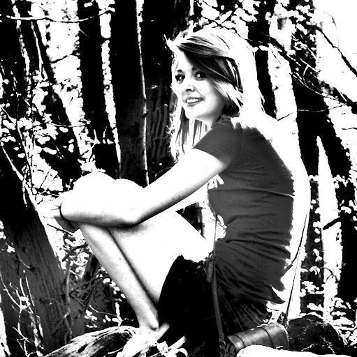 Julia Schweizer Photo 5