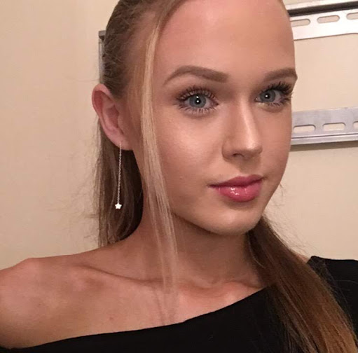 Anna Page Photo 9