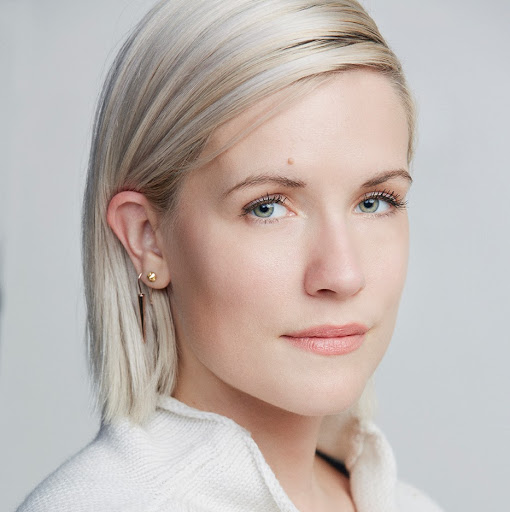 Sara Larson Photo 25