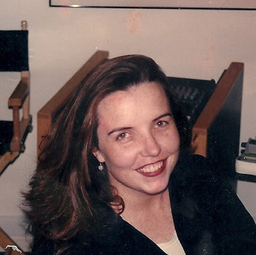 Julia Gray Photo 22
