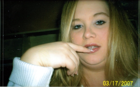 Ruth Williams Photo 17