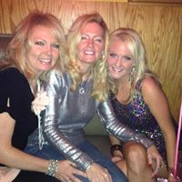 Elizabeth Buss Photo 31