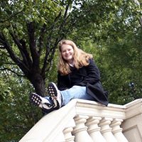 Renee Weber Photo 23