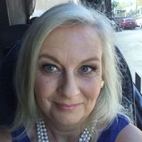 Laurie Strong Photo 15