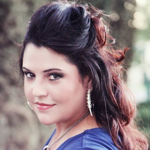 Eva Louis Photo 4