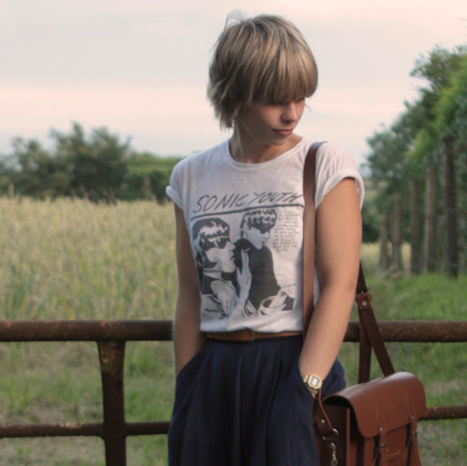 Laura Rowe Photo 6