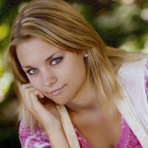 Jessica Bertrand Photo 34