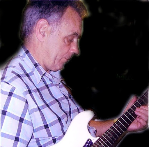 Dennis Davies Photo 8