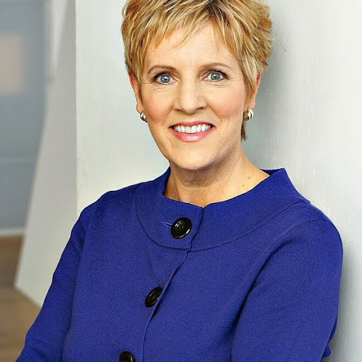 Diana Bishop Photo 30