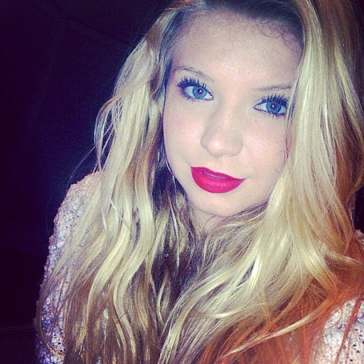 Julia Cassidy Photo 9
