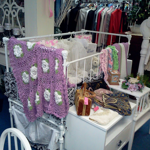 Laurie Cardoza Photo 15