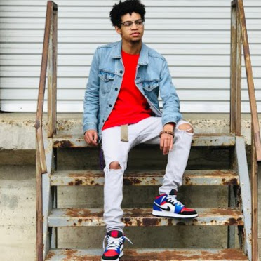 Dwayne Moore Photo 16