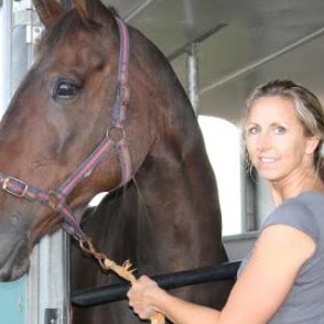 Sarah Higgins Photo 27