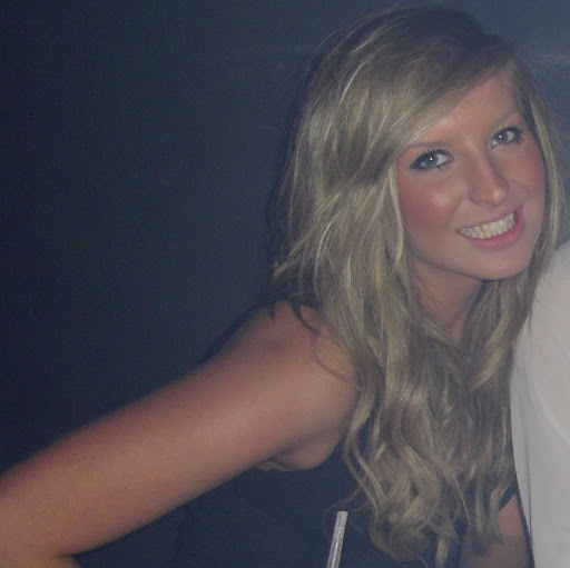 Danielle Harvey Photo 40