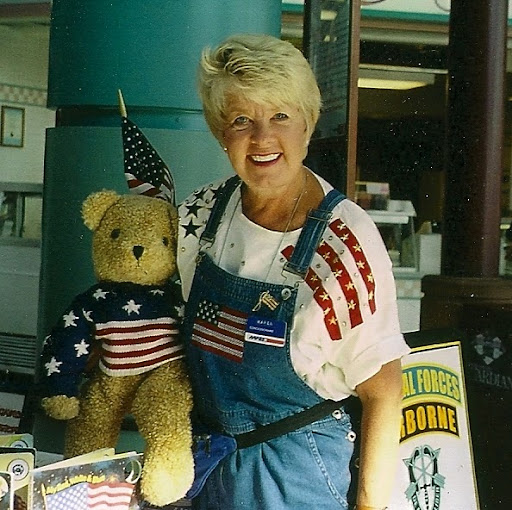 Karen Robbins Photo 36
