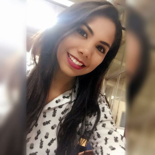 Laura Paz Photo 33