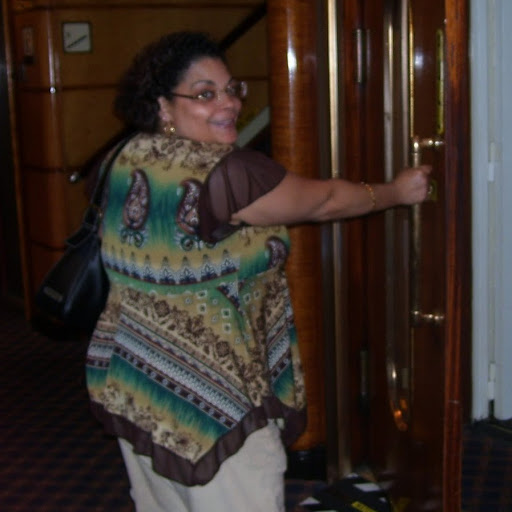 Joanne Edwards Photo 26