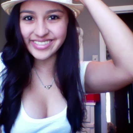 Chelsea Hernandez Photo 34