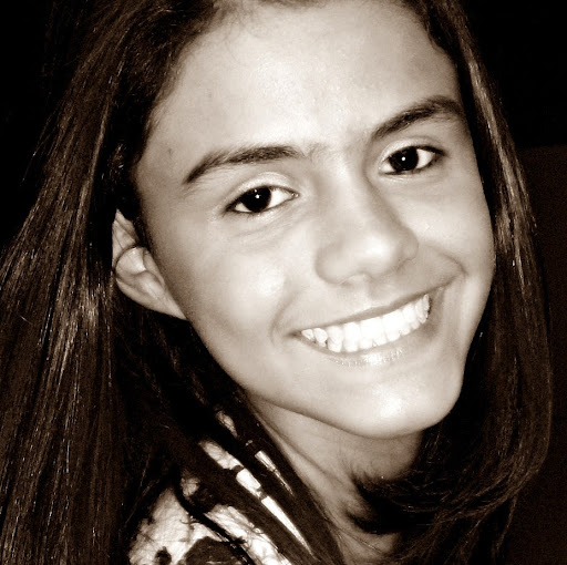 Jennifer Medeiros Photo 8
