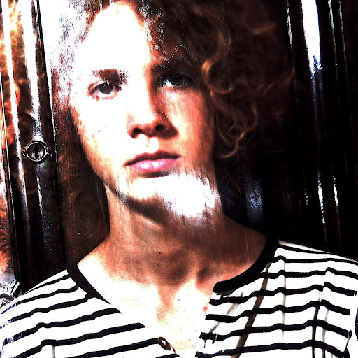 Alexander Page Photo 25