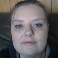 Elizabeth Helms Photo 17