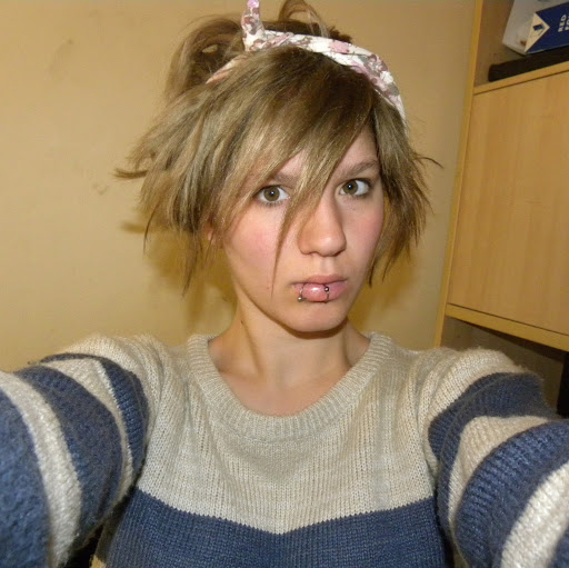 Danielle Wells Photo 29