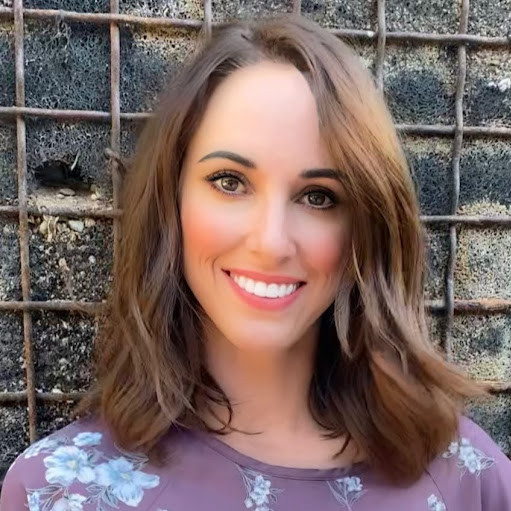 Sara Nixon Photo 29