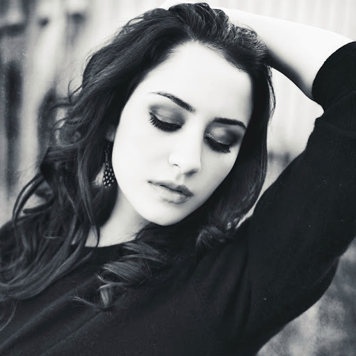 Nikki Lang Photo 14