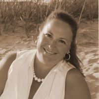 Laura Mccarter Photo 12