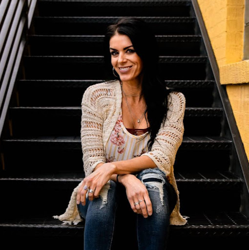 Andrea Roberts Photo 40