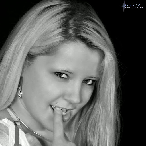 Sarah Lange Photo 36